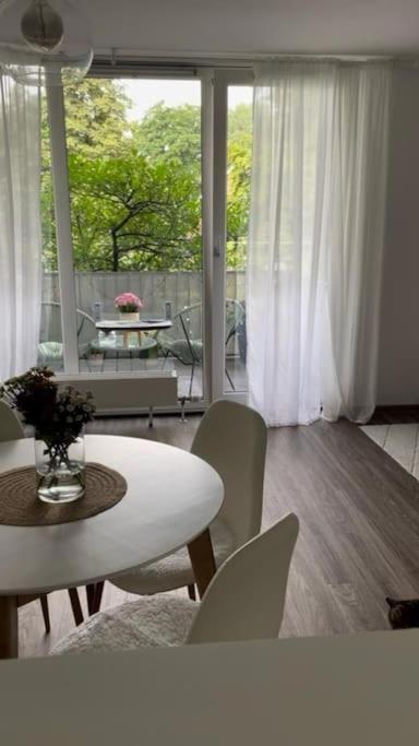 Apartment Zentrale, 55m2, Helle 2 Whg Naehe Messe *