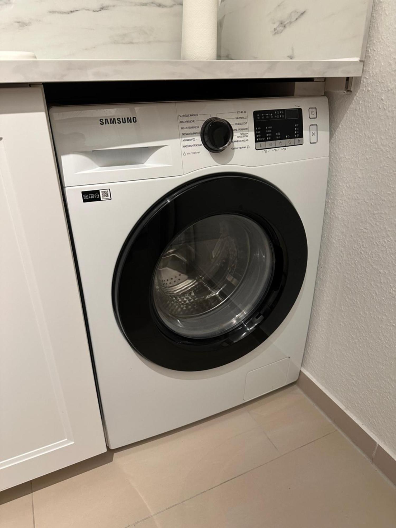 Zentrale, 55m2, Helle 2 Whg Naehe Messe Apartment Dusseldorf